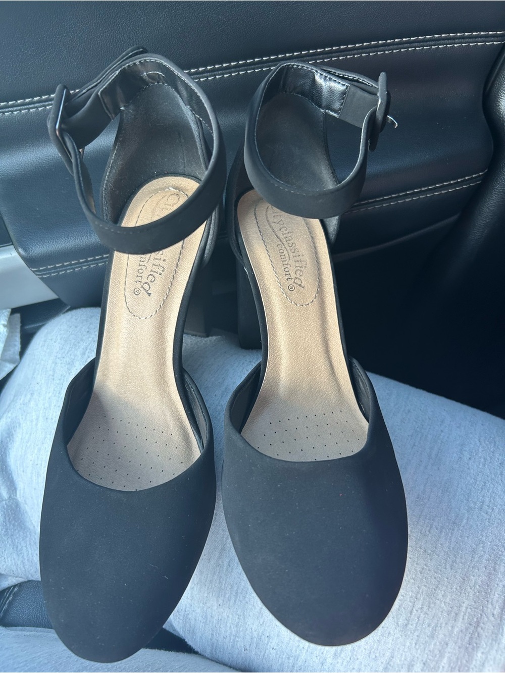 Cityclassified Black Ankle-Strap Mules